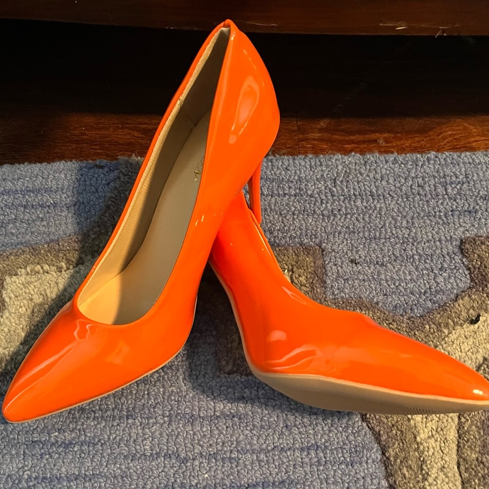 Beautiful dress and shoes - Picture 5 of 6